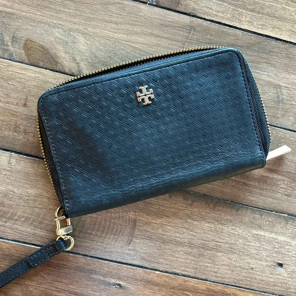 Tory Burch Embossed Marion Black Quilted Wallet Wristlet